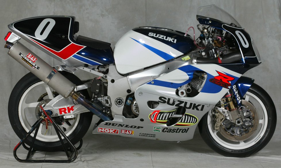 2000 GSX-R750 race bike